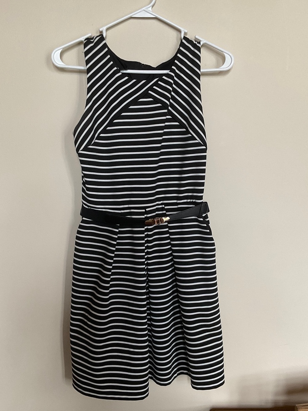 Iz Byer Black and White Striped Sleeveless Mini Dress with Belt & pockets,Size 5